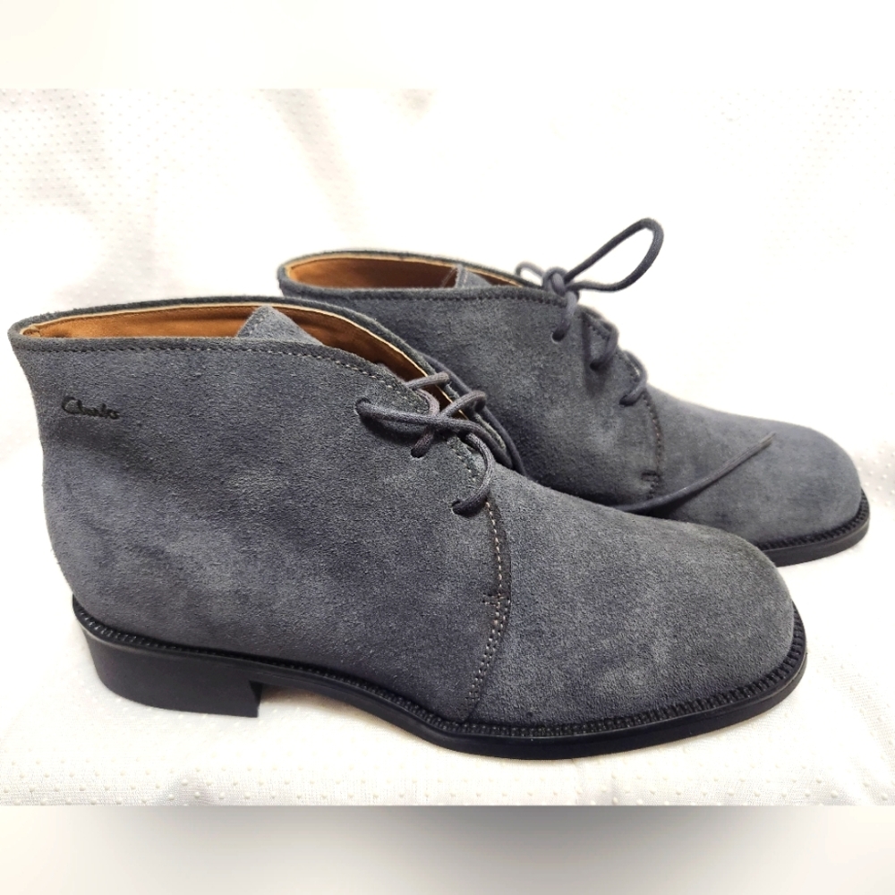 Clarks Ladies Suede Desert Shoe. Size 7
